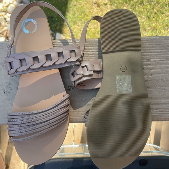 Super cute and comfy! Tan/beige sandal size 7.5 unbranded - Picture 4 of 6